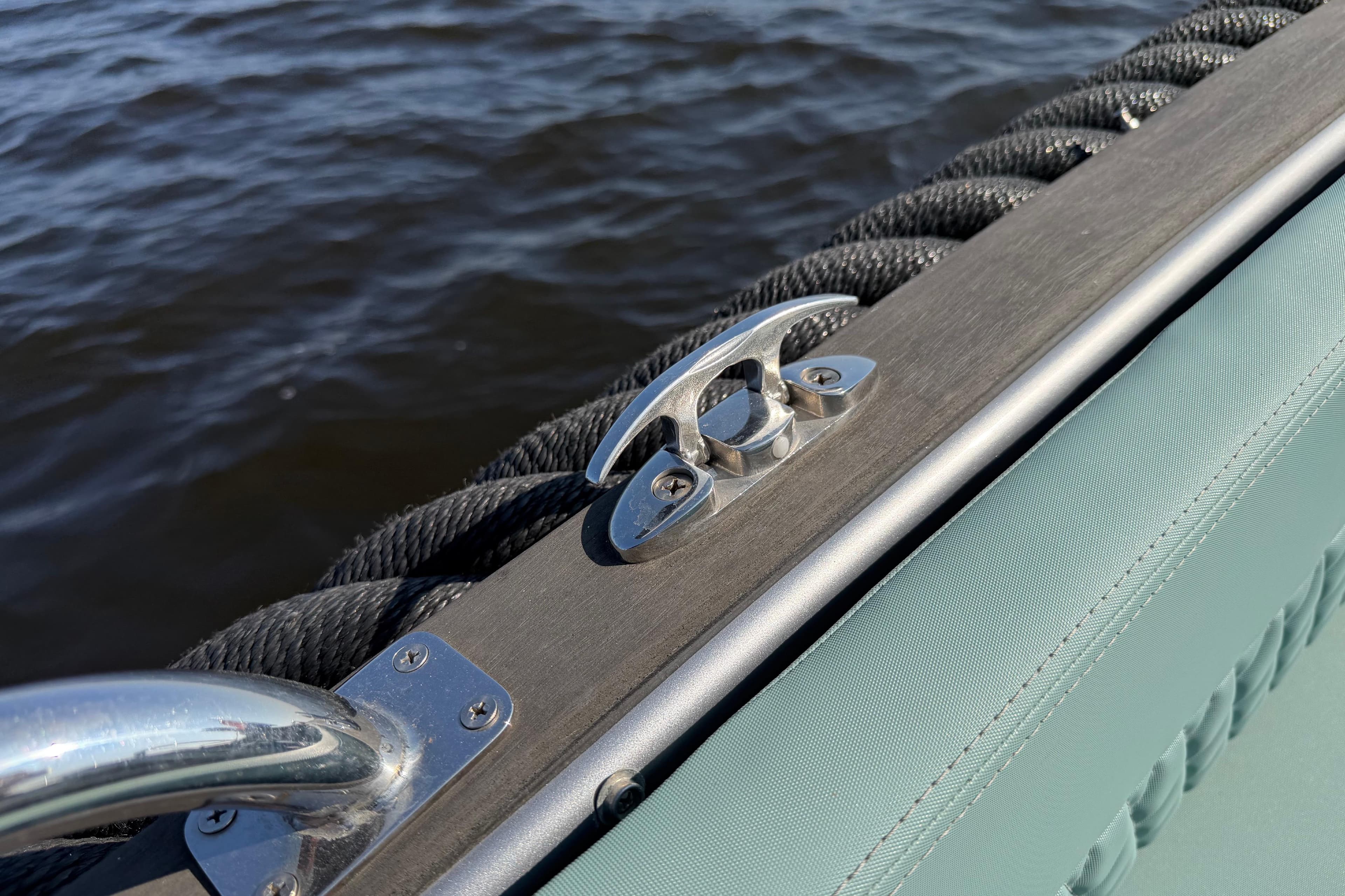 Seafury 800 boat detail, 2012 model, featuring cleat and rope on water.