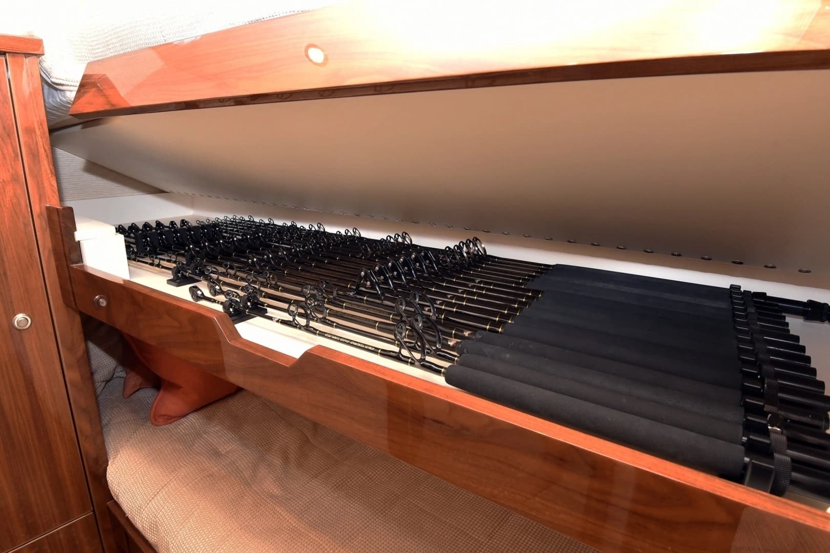 2019 Viking 80 Skybridge - Image 56