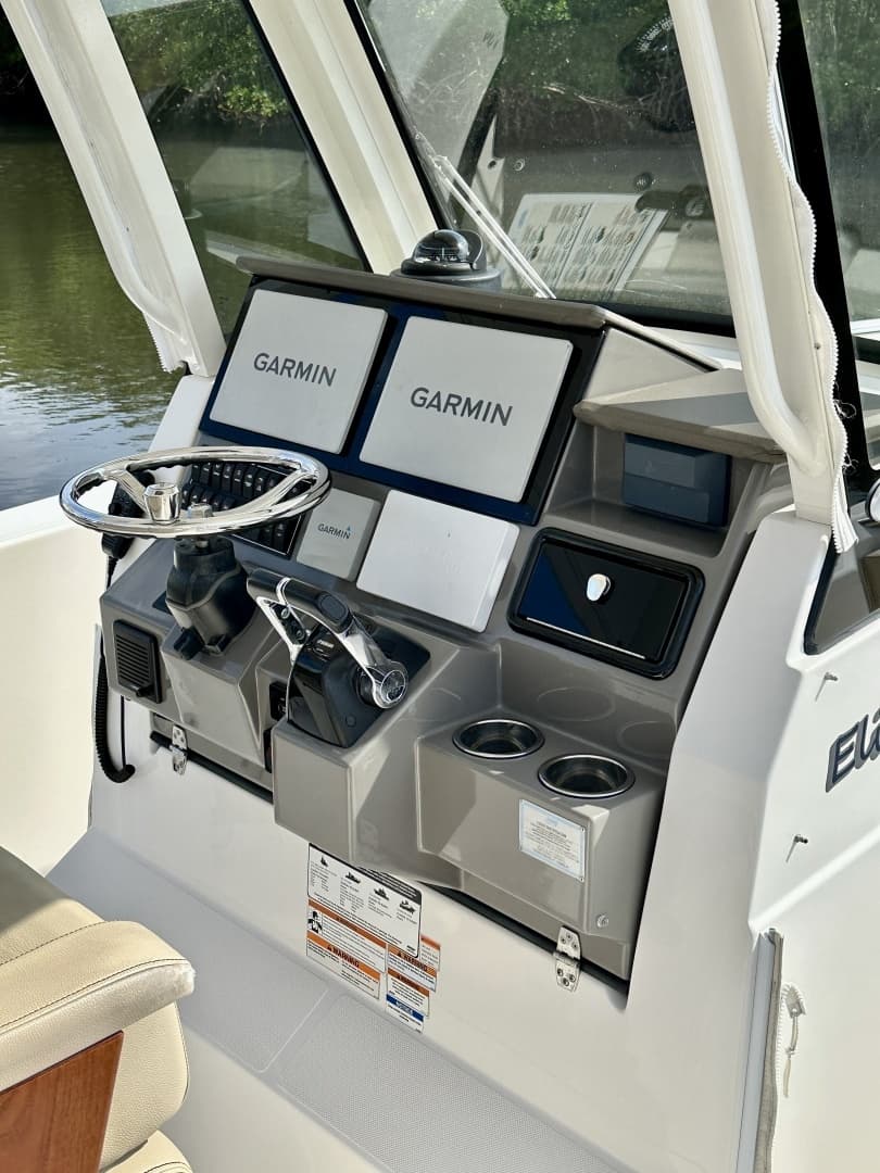 2019 Pursuit S288 CC - Image 12