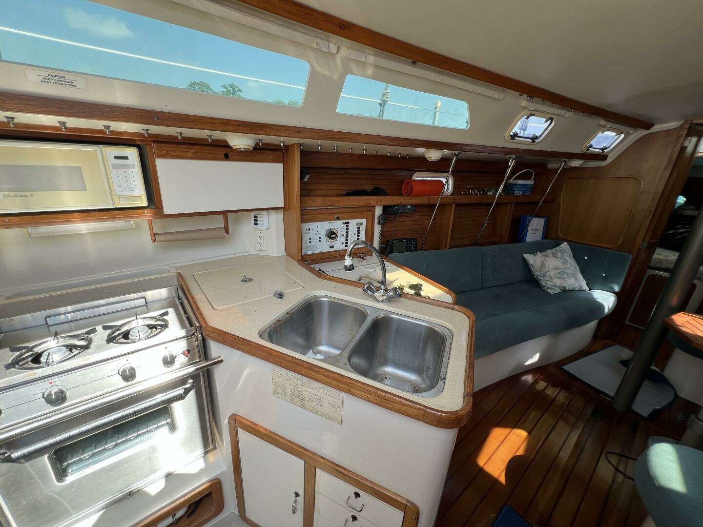 1994 Catalina 320 - Image 27