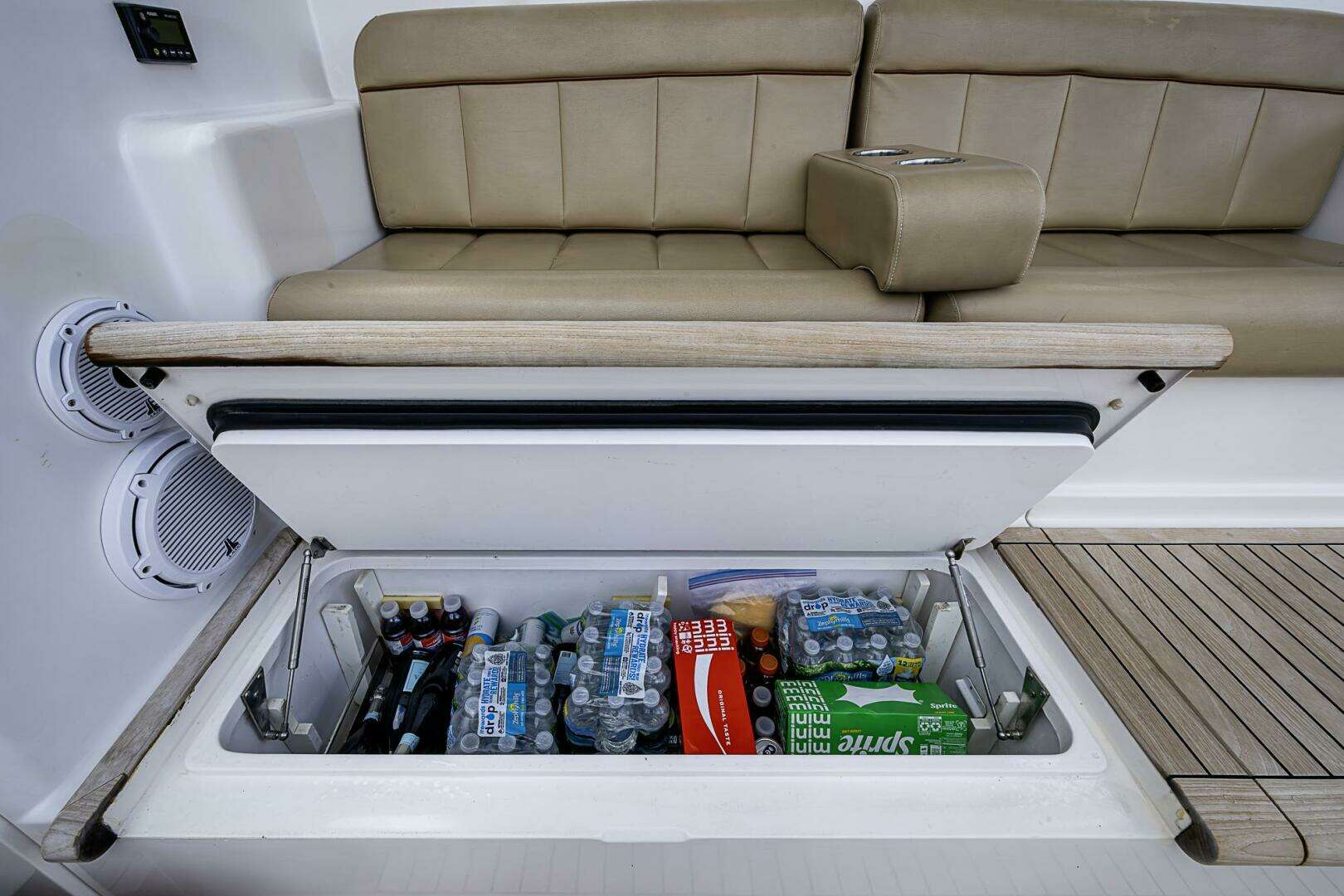 2007 Viking 64 Convertible - Image 39