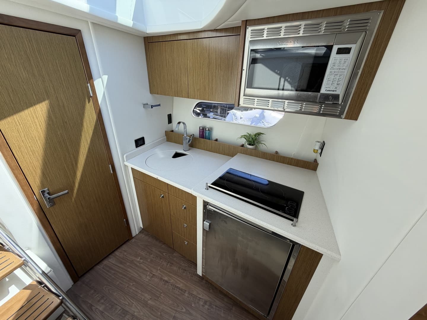 2016 Cruisers Yachts 41 Cantius - Image 21
