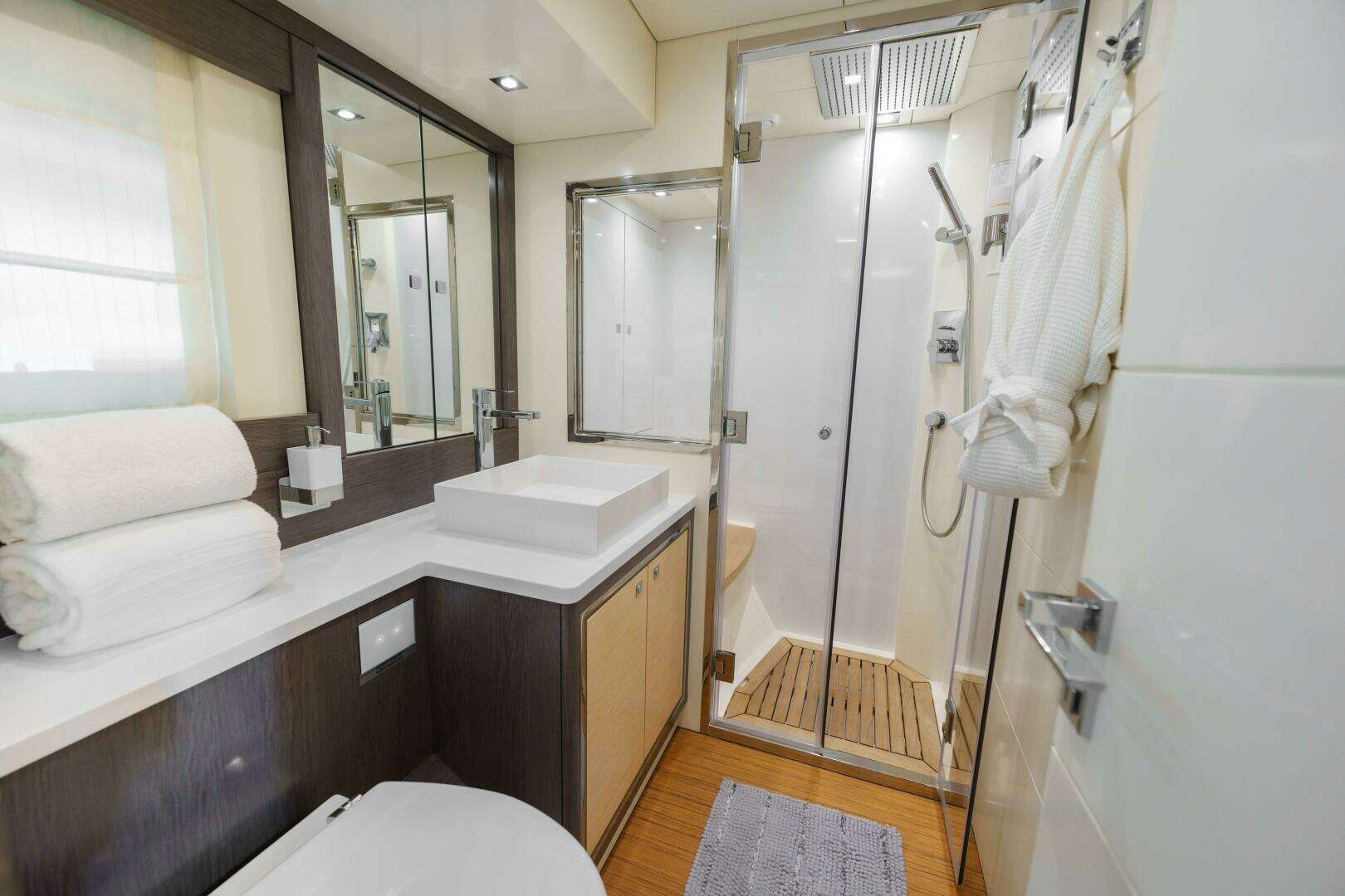 2020 Sirena 64 - Image 22