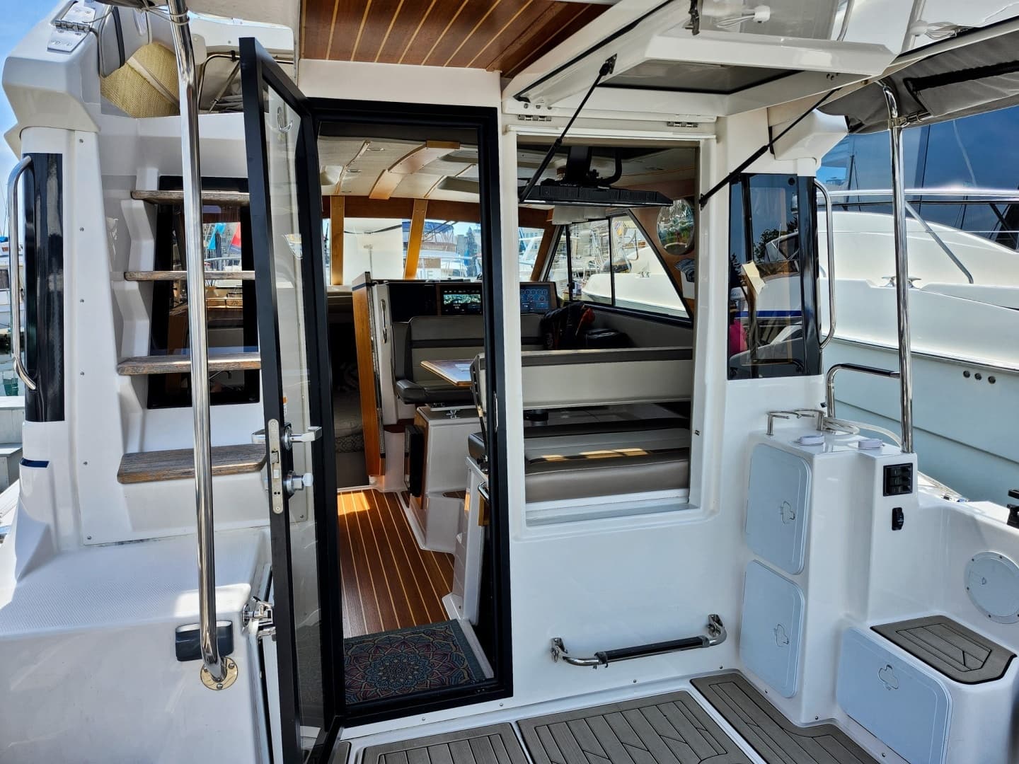 2022 Cutwater C-32 CB - Image 5