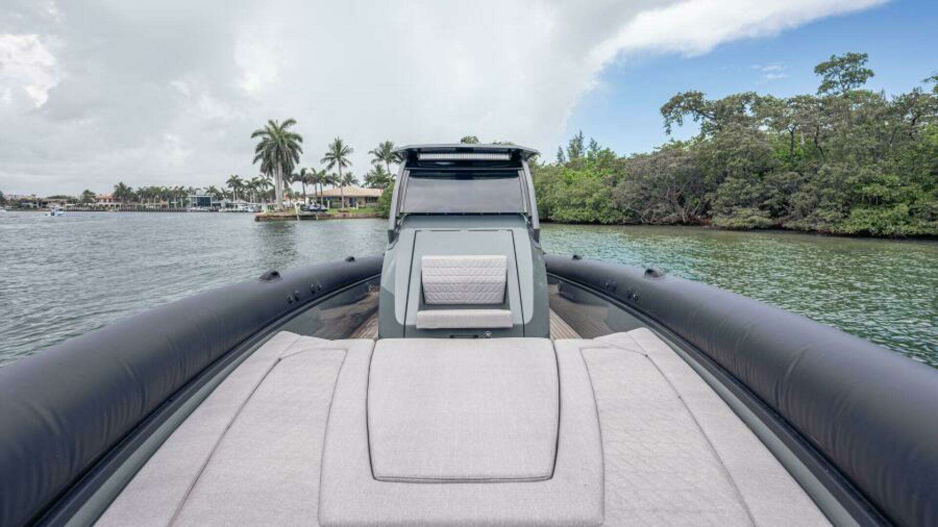 2025 Skipper 38 Sunbed - Image 23