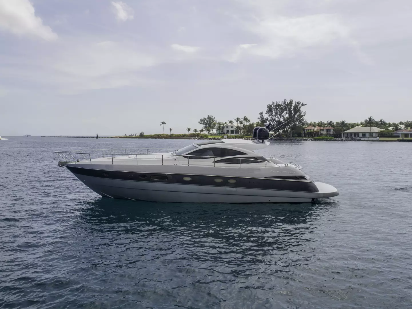 2004 Pershing Express - Image 2