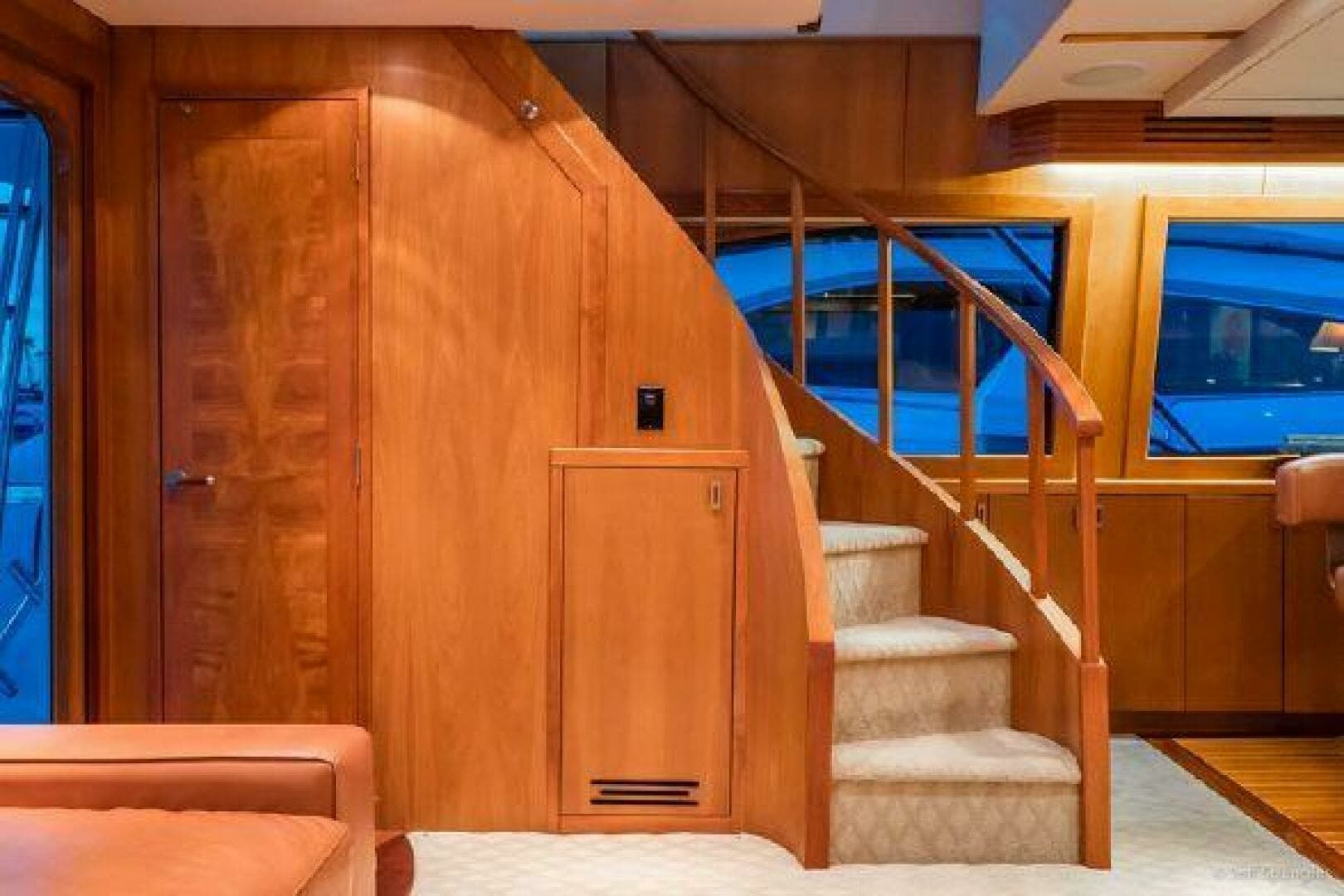 2008 Hatteras 77 Enclosed Bridge - Image 15