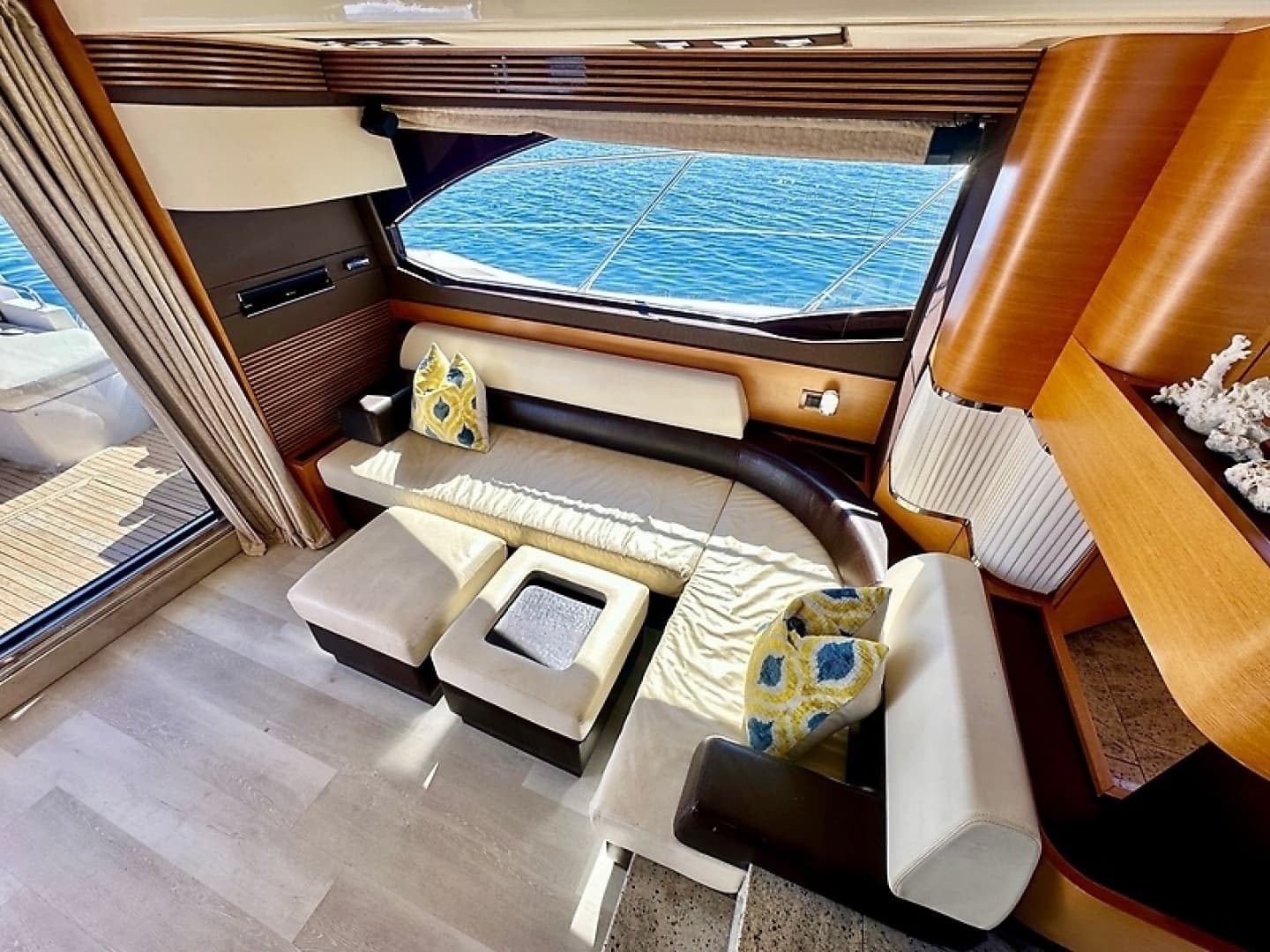 2011 Azimut FlyBridge - Image 34
