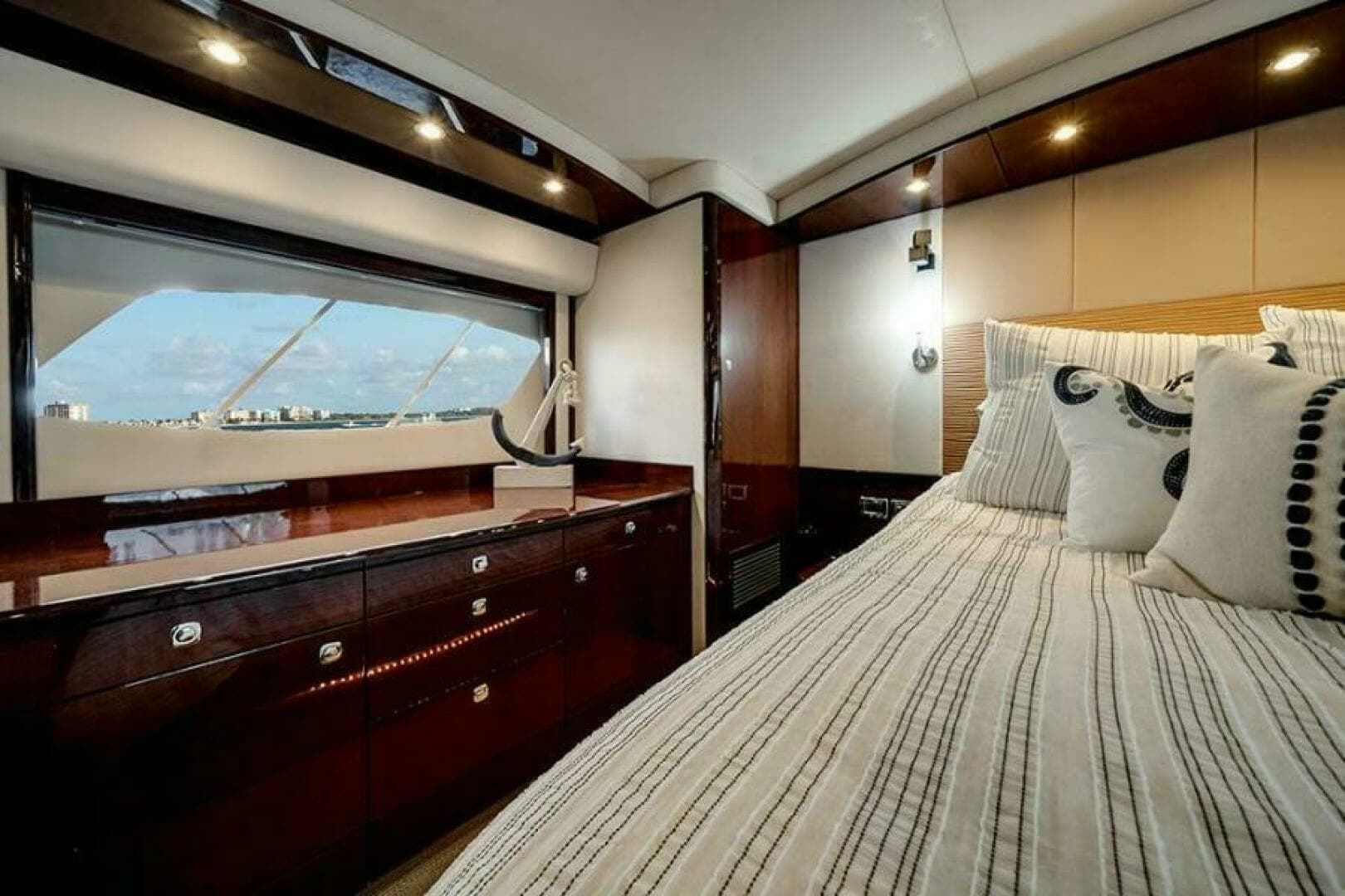 2012 Sea Ray 610 Sundancer - Image 32