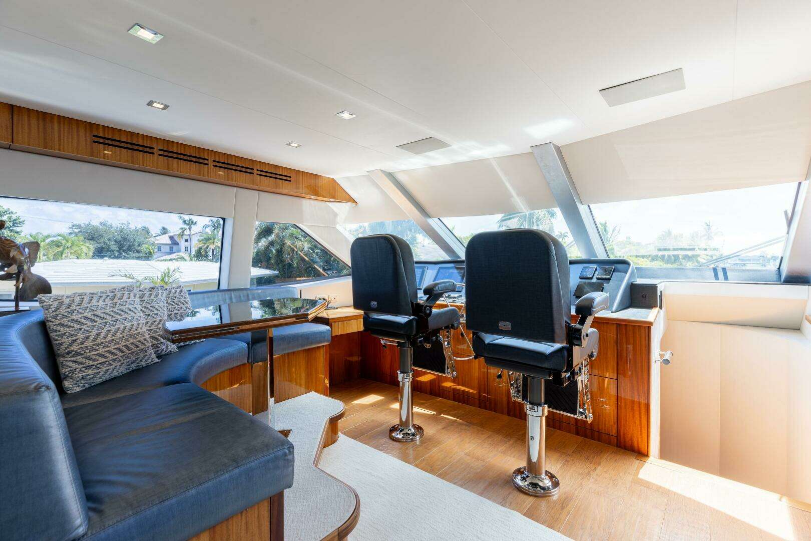2014 Hatteras 80 - Image 35