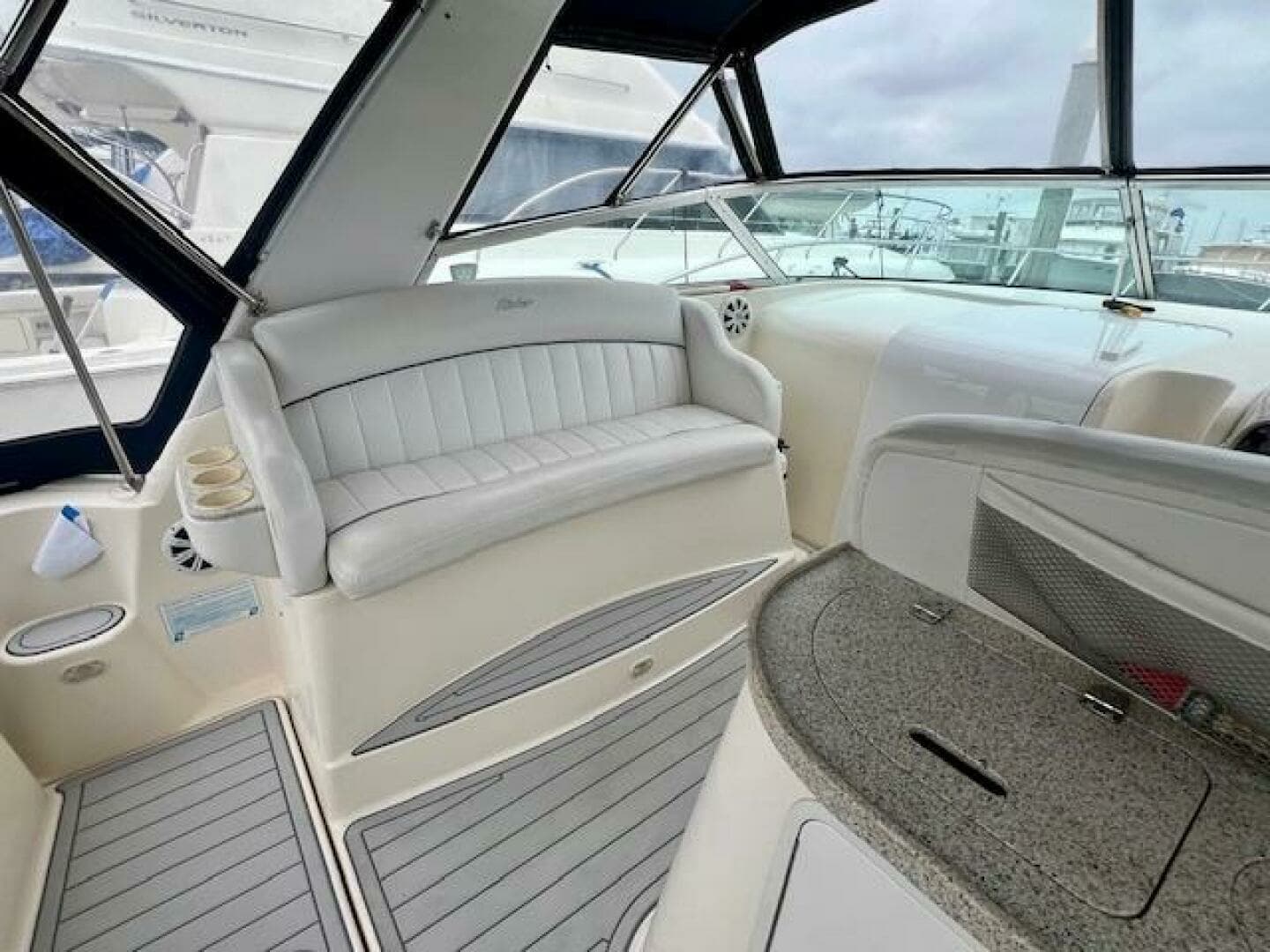 2000 Rinker 342 Fiesta Vee - Image 6