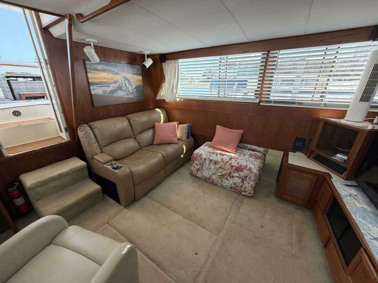 1987 Viking 44 Motor Yacht - Image 38