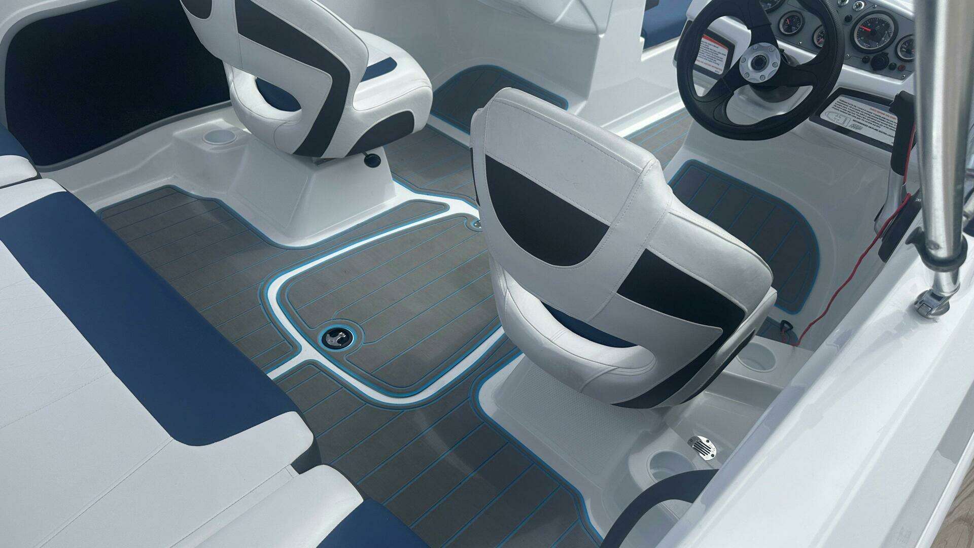 2023 Tahoe 185S - Image 7