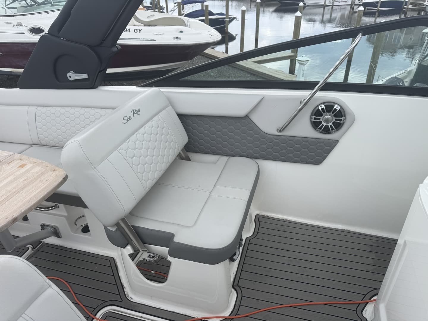 2024 Sea Ray SDX 250 Outboard - Image 14