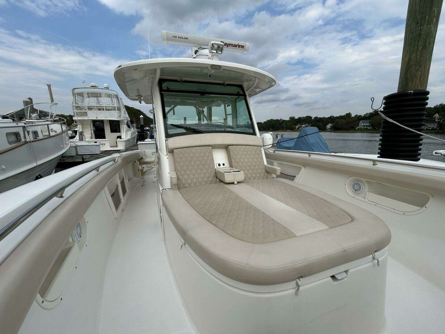 2017 Boston Whaler 370 Outrage - Image 16