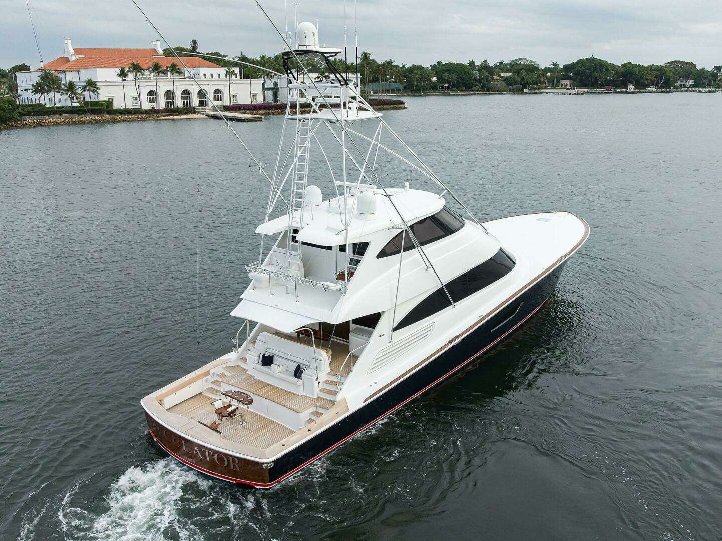 2017 Viking 92 Enclosed Bridge - Image 4