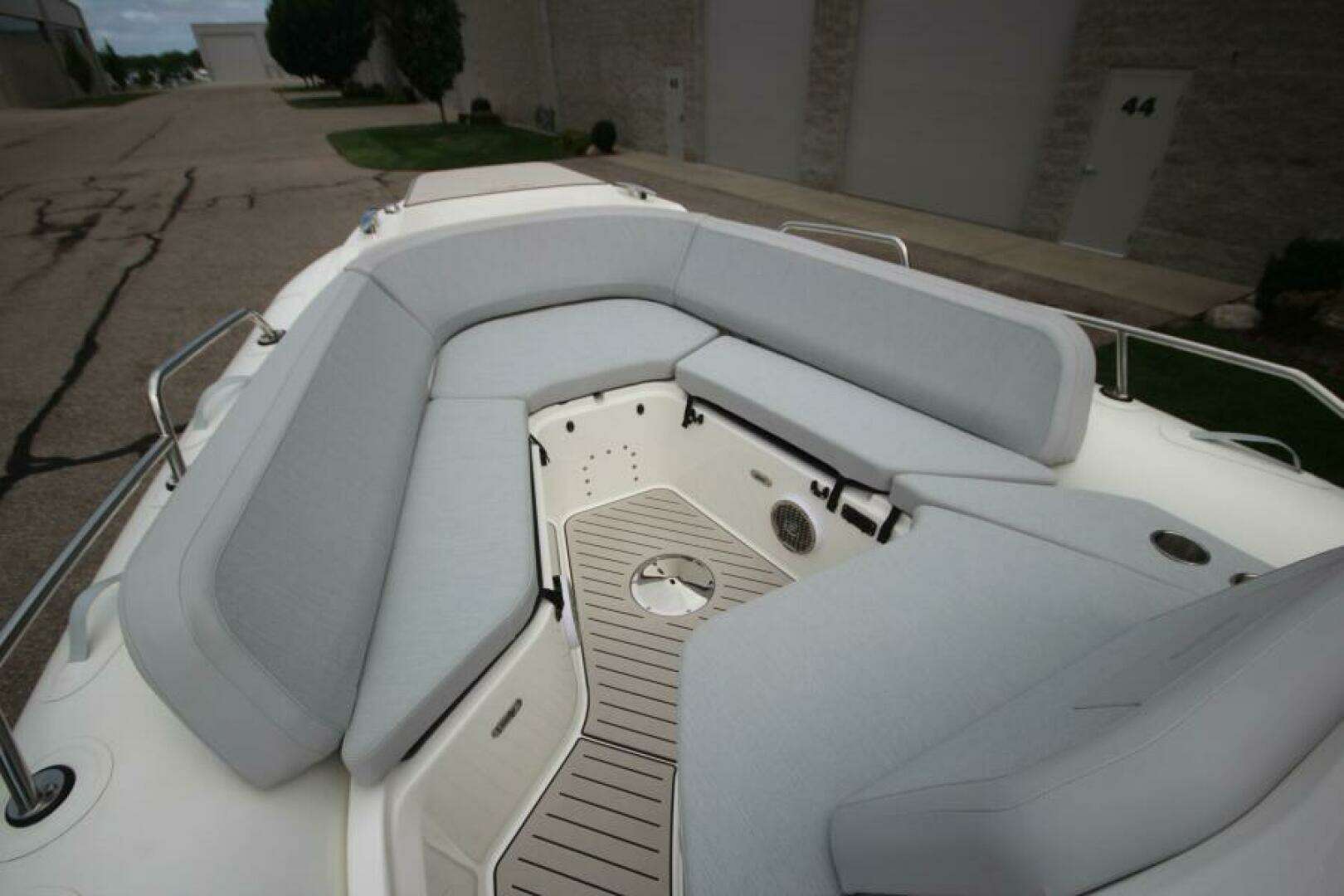 2024 Zodiac Medline 9 NEO - Image 77