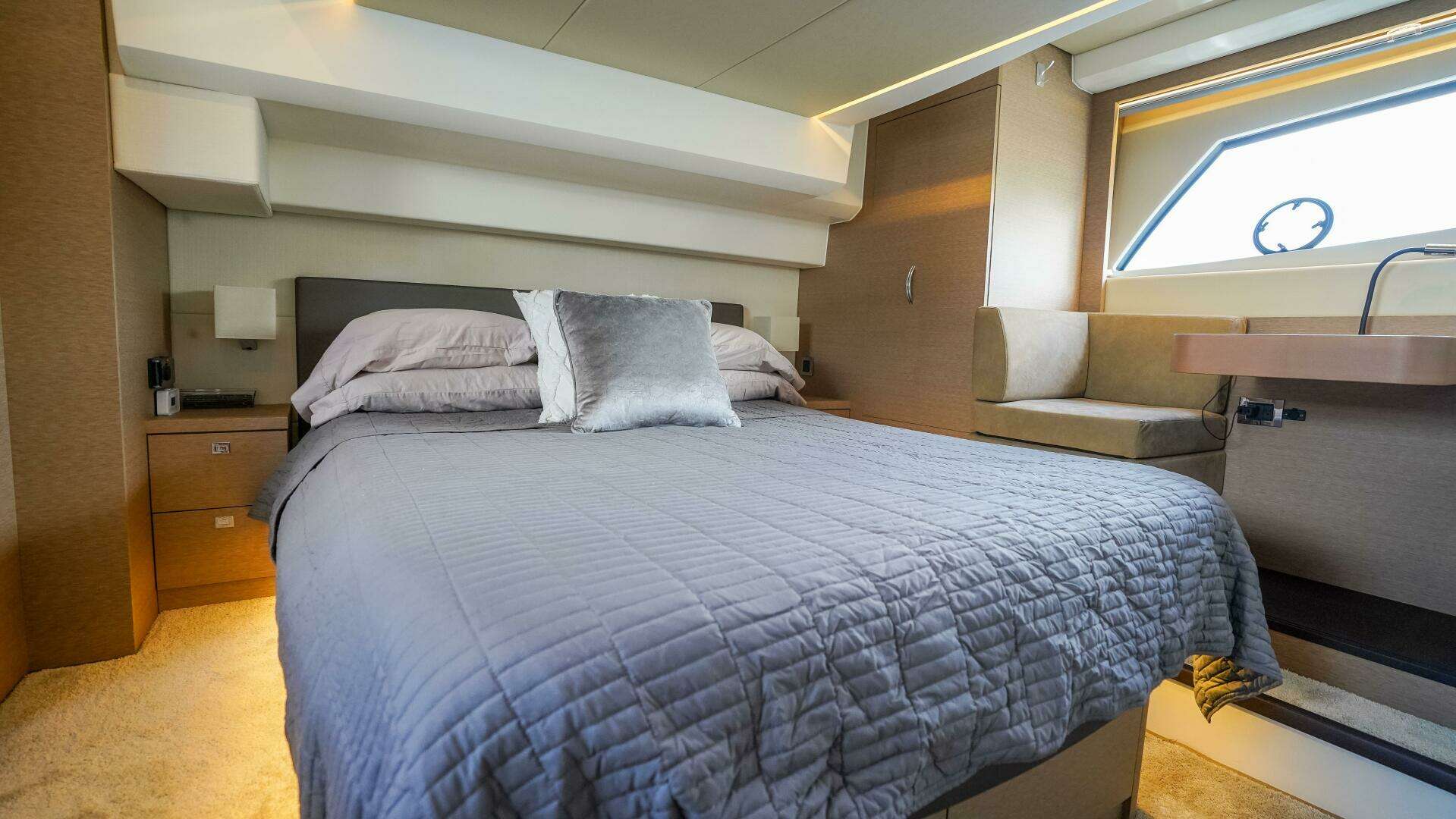 2018 Prestige 500 Flybridge - Image 19