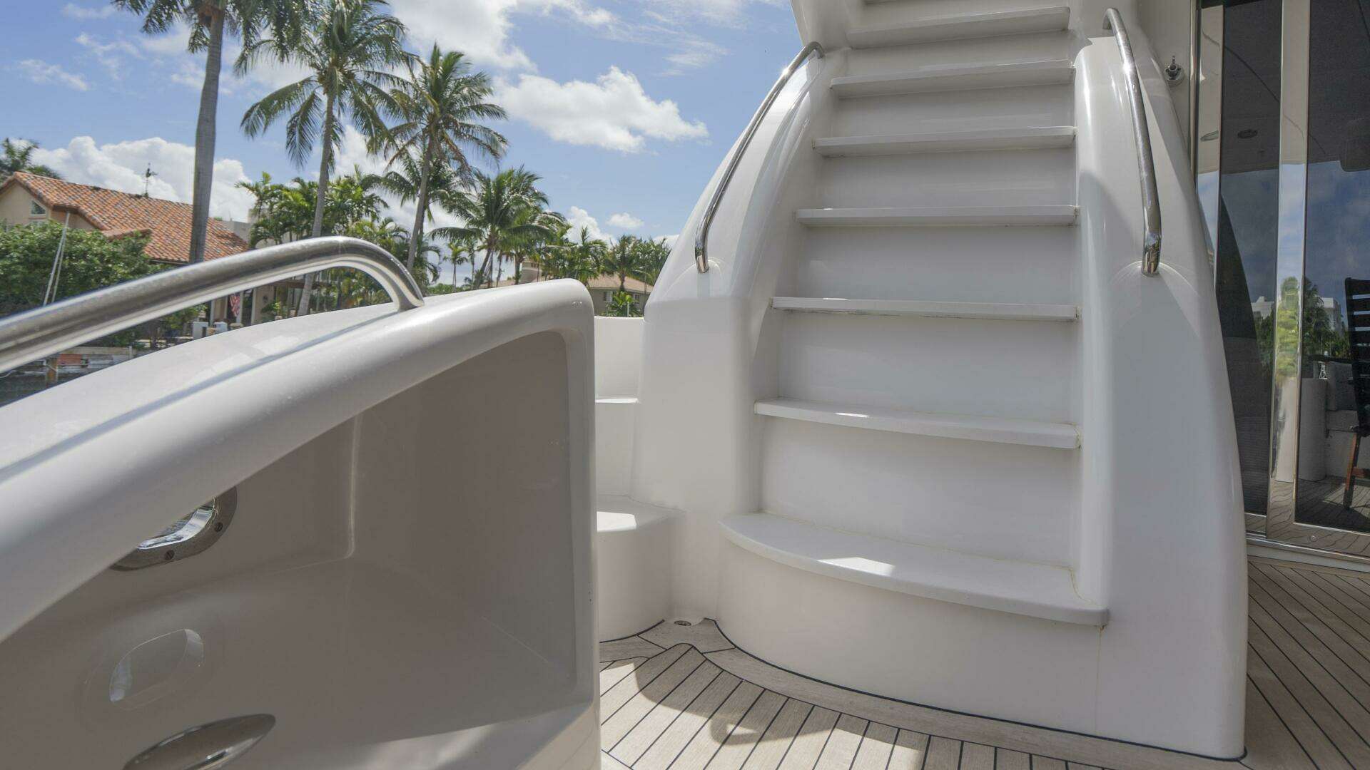 2007 Hatteras 80 - Image 14