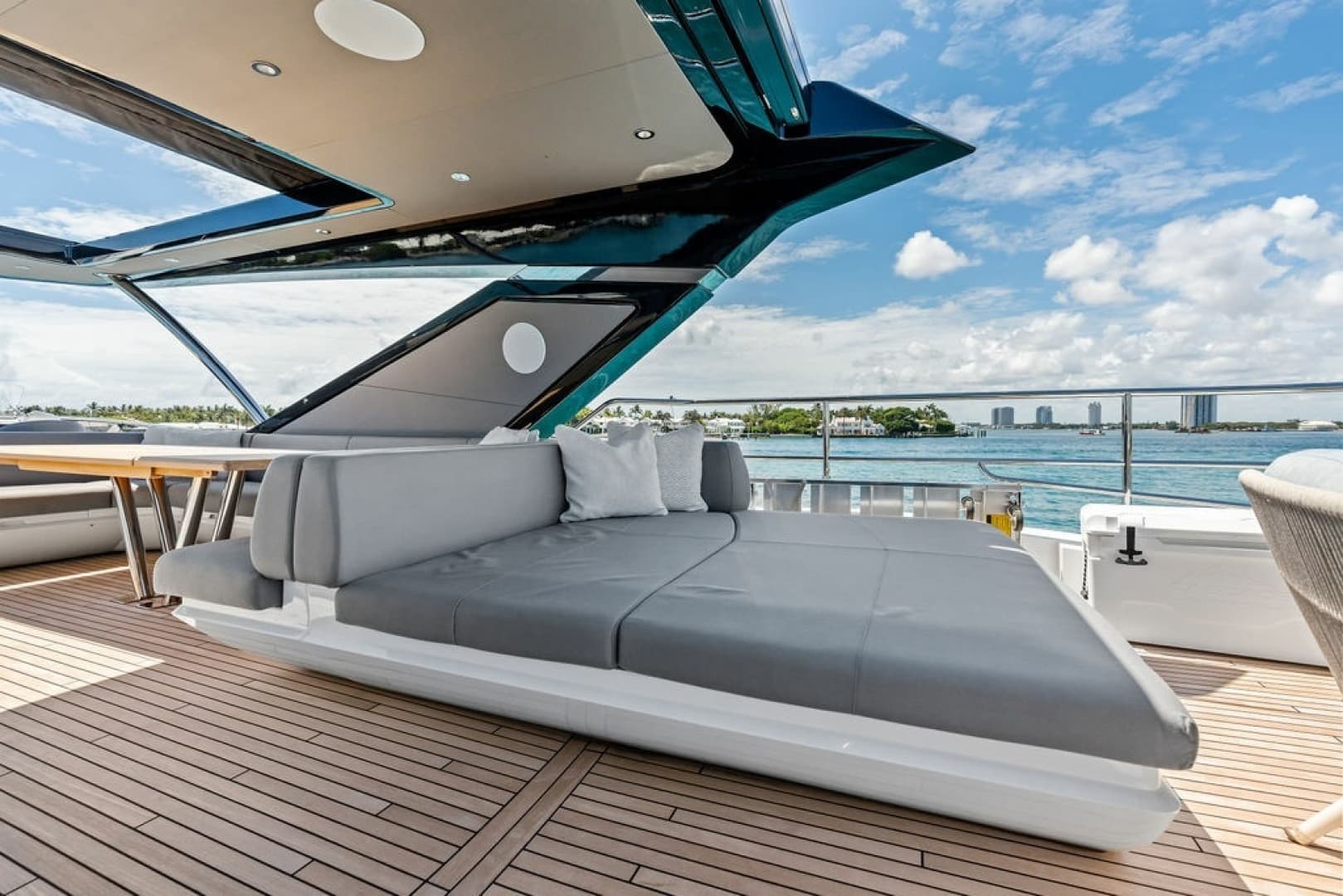 2026 Sunseeker 88 Yacht - Image 27