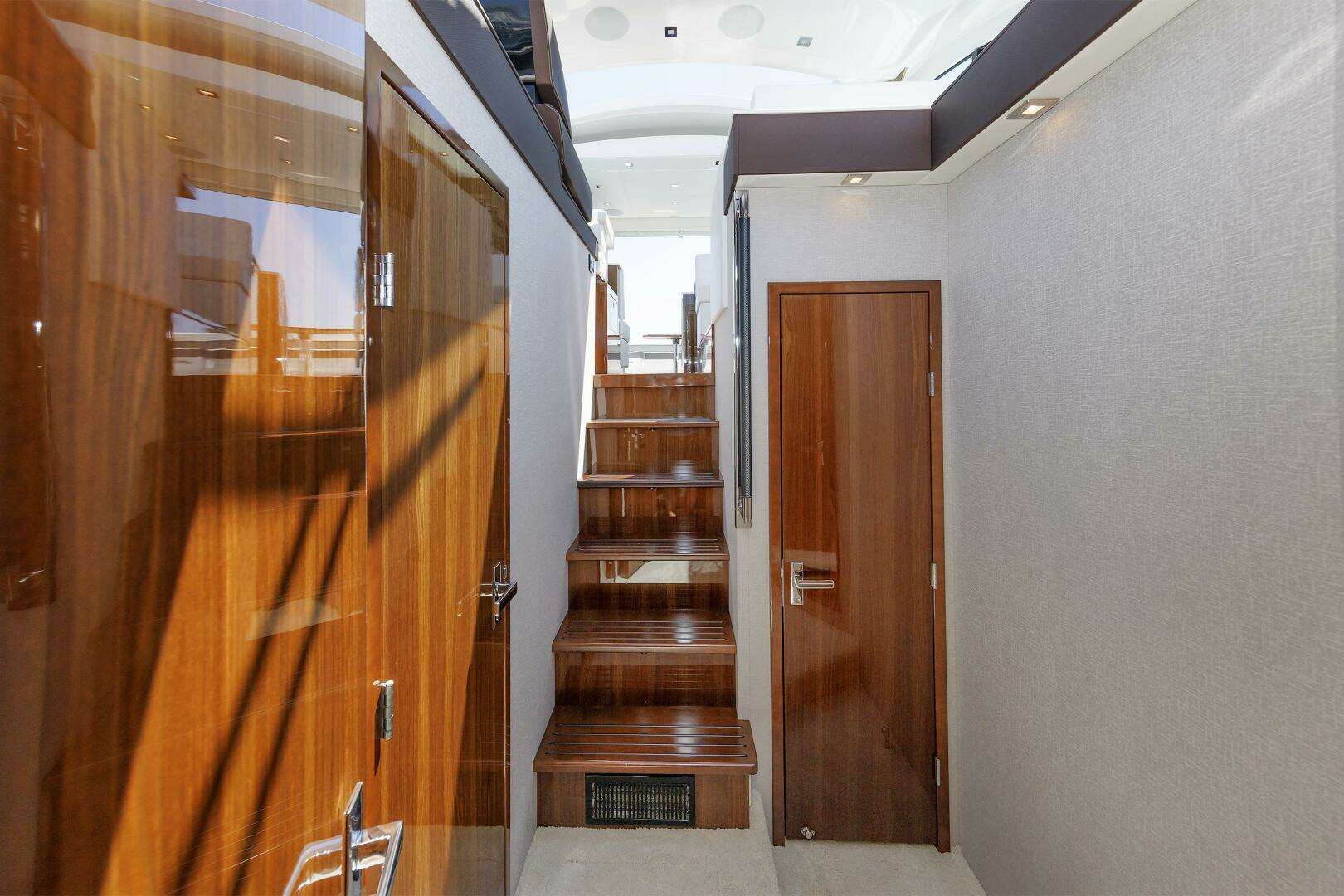 2021 Cruisers Yachts — - Image 29