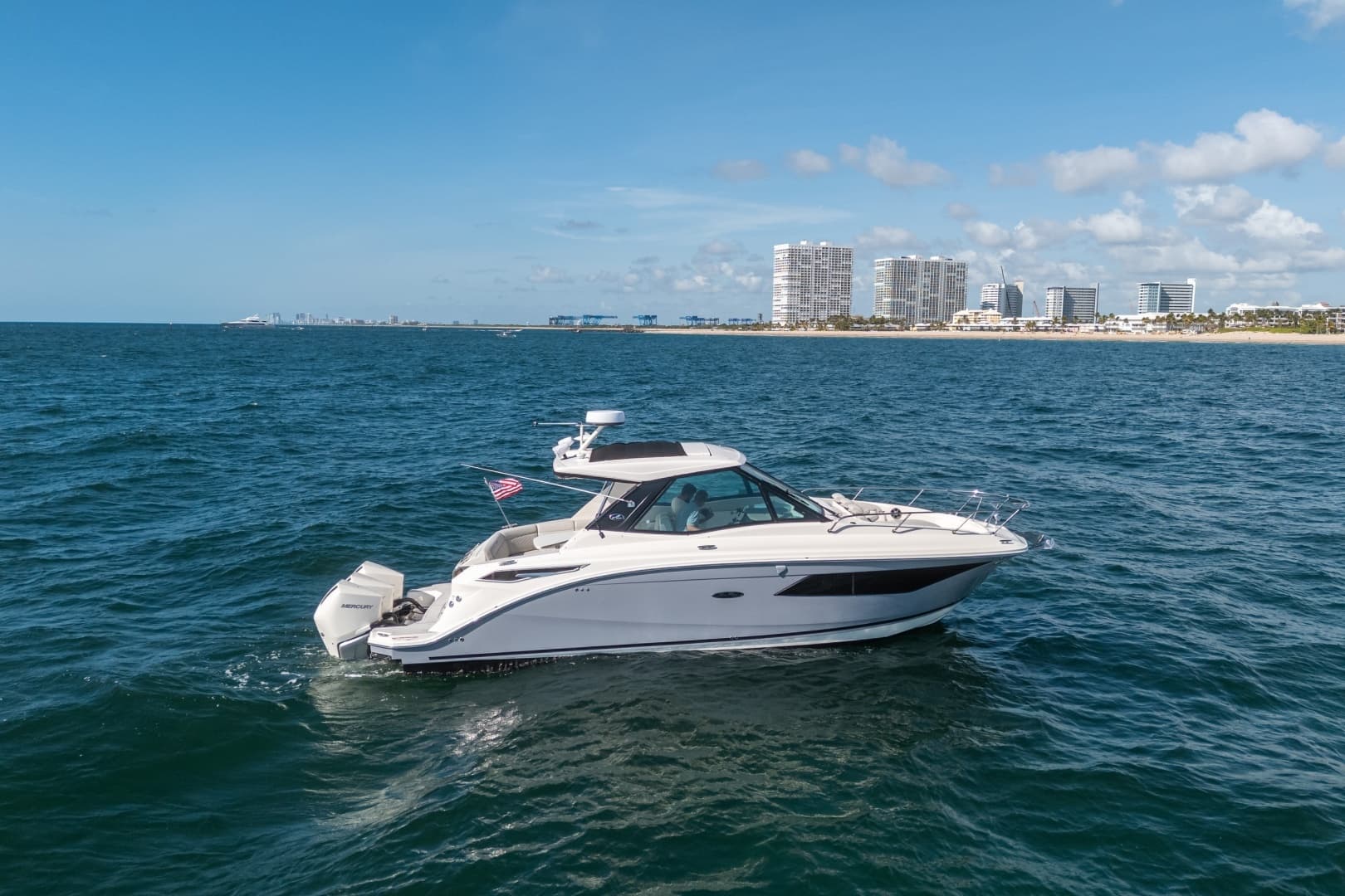 2021 Sea Ray 320 Sundancer - Image 7