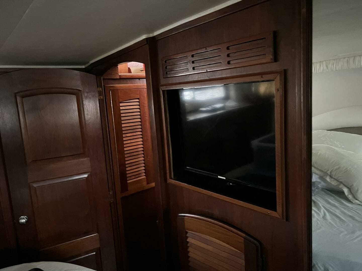 1987 Californian 42 Motor Yacht - Image 26