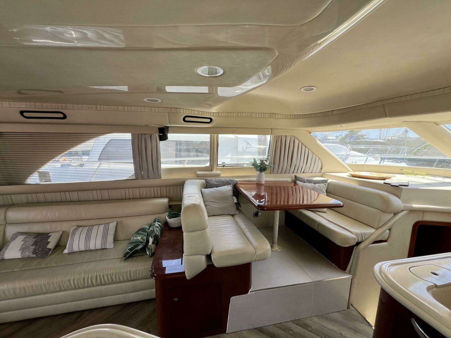 2002 Sea Ray 560 Sedan Cruiser - Image 27