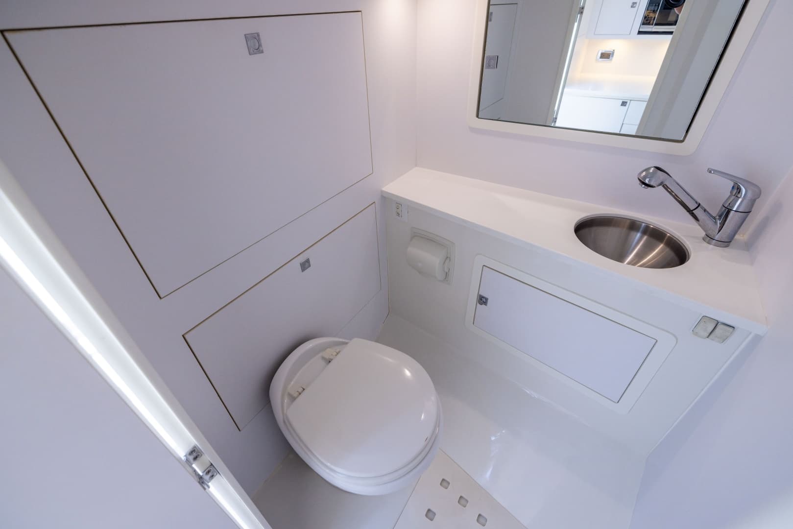 2016 VanDutch VanDutch 40 - Image 19