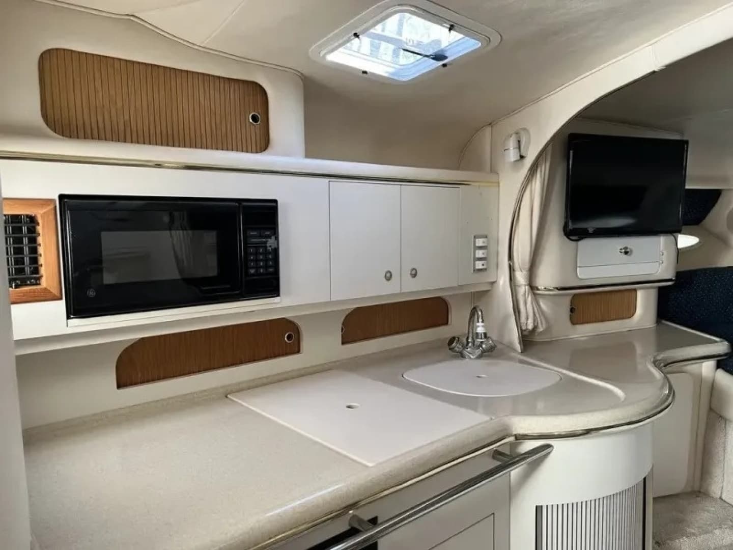 1999 Sea Ray SUNDANCER 310 - Image 19