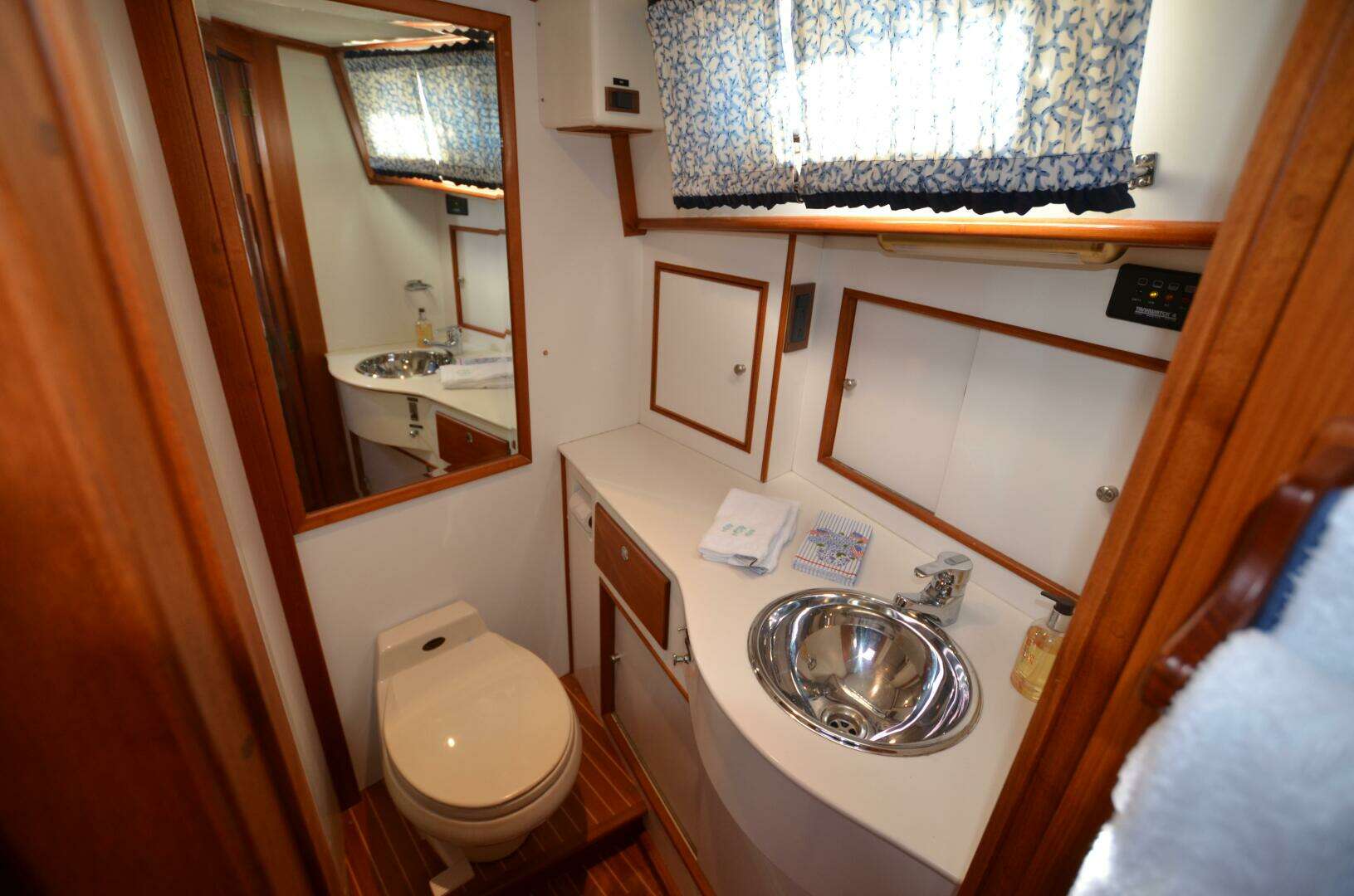2000 Grand Banks Eastbay HX - Image 33