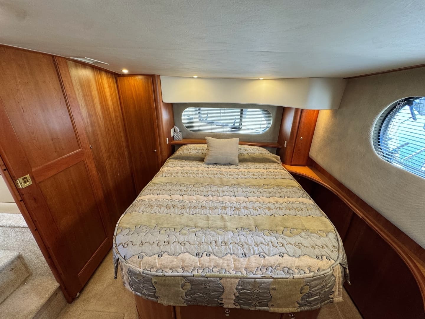 2002 Silverton 39 Motor Yacht - Image 55