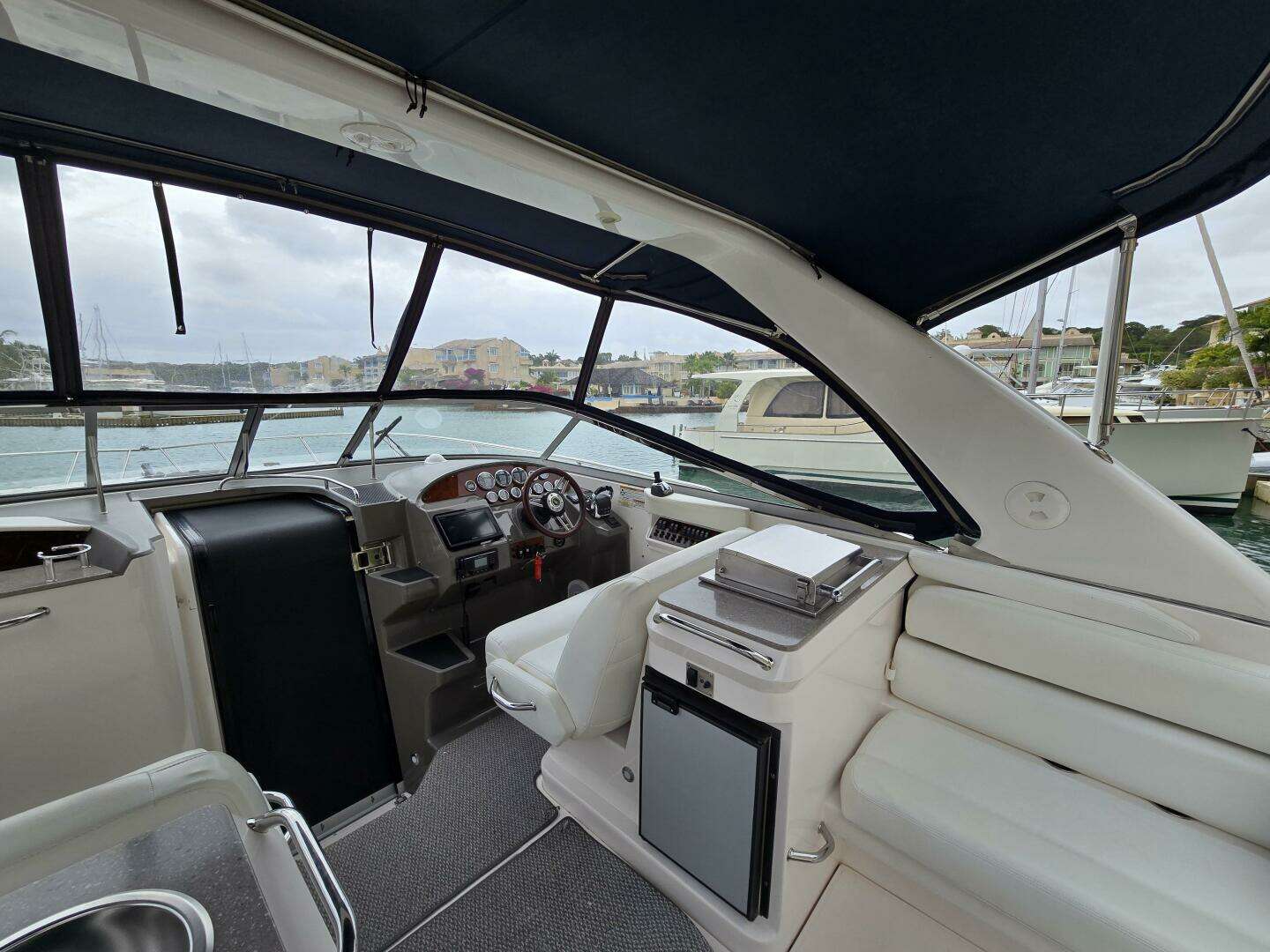 2011 Regal 3350 - Image 12