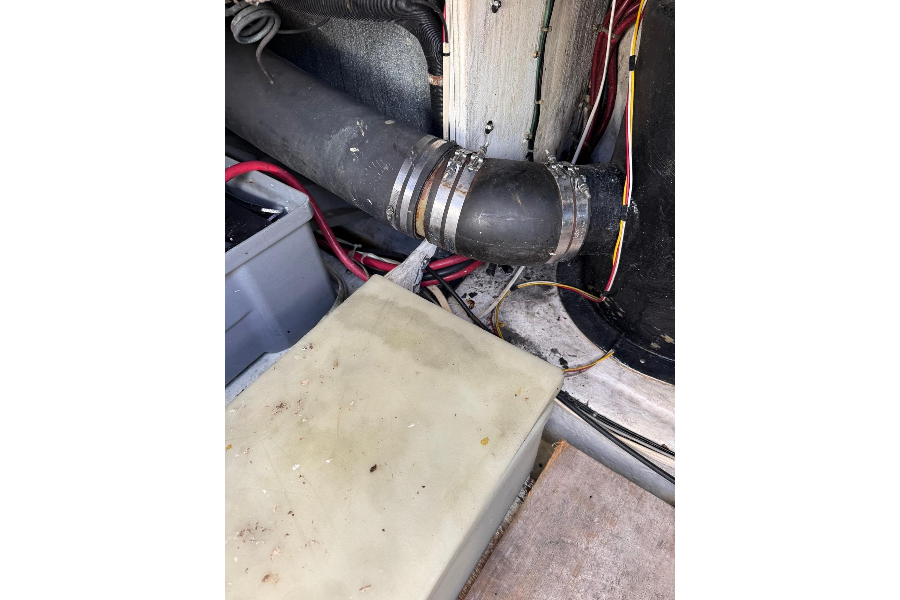 Engine compartment of 1999 Maxum 4600 SCB with hoses and wiring visible.