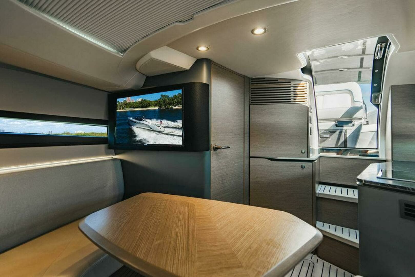 2020 Princess R35 - Image 23