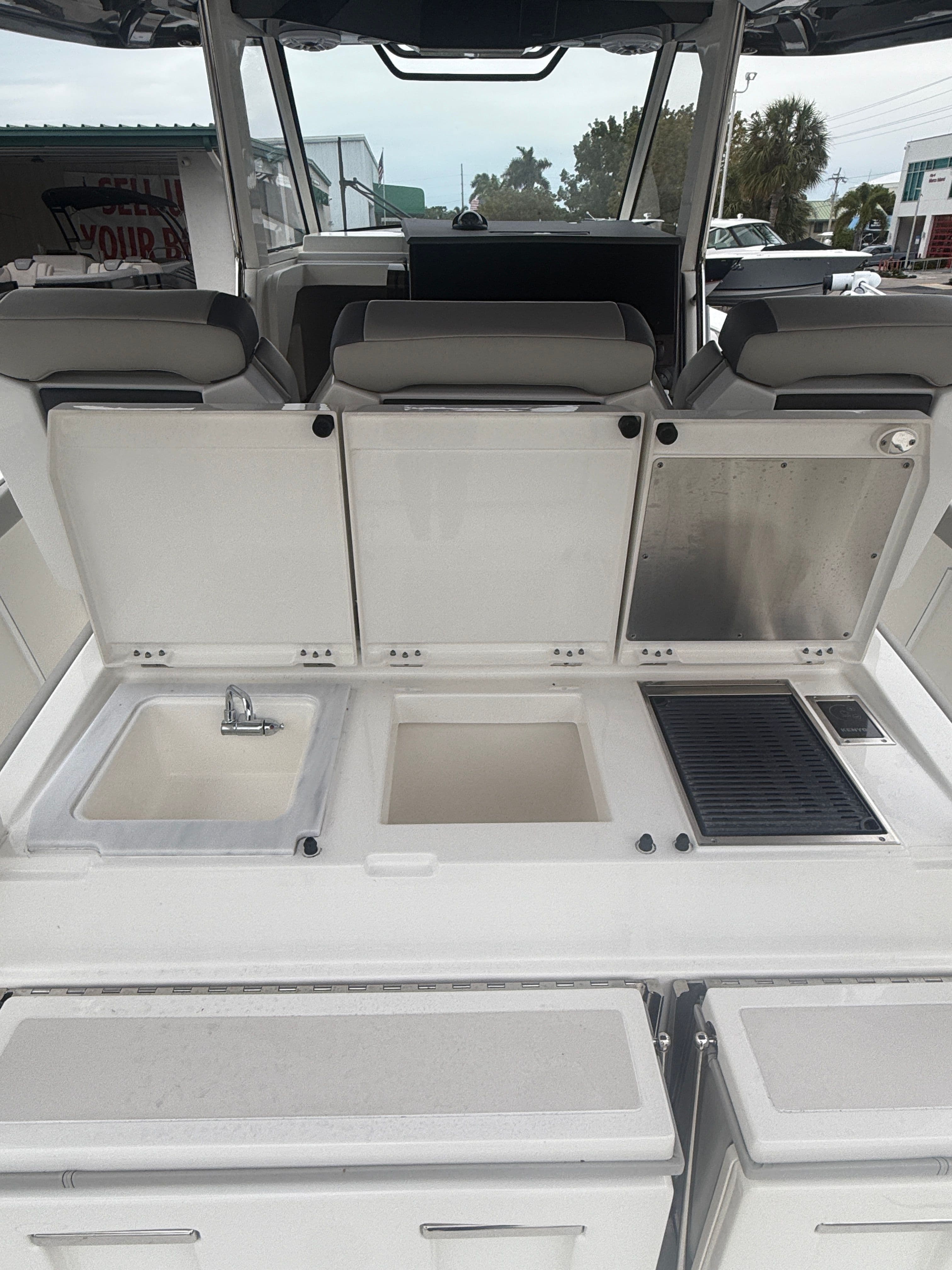 2023 PURSUIT 358 S - Image 8