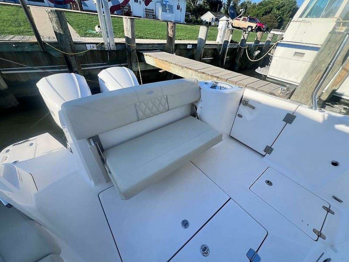 2019 Regal 33 SAV - Image 9
