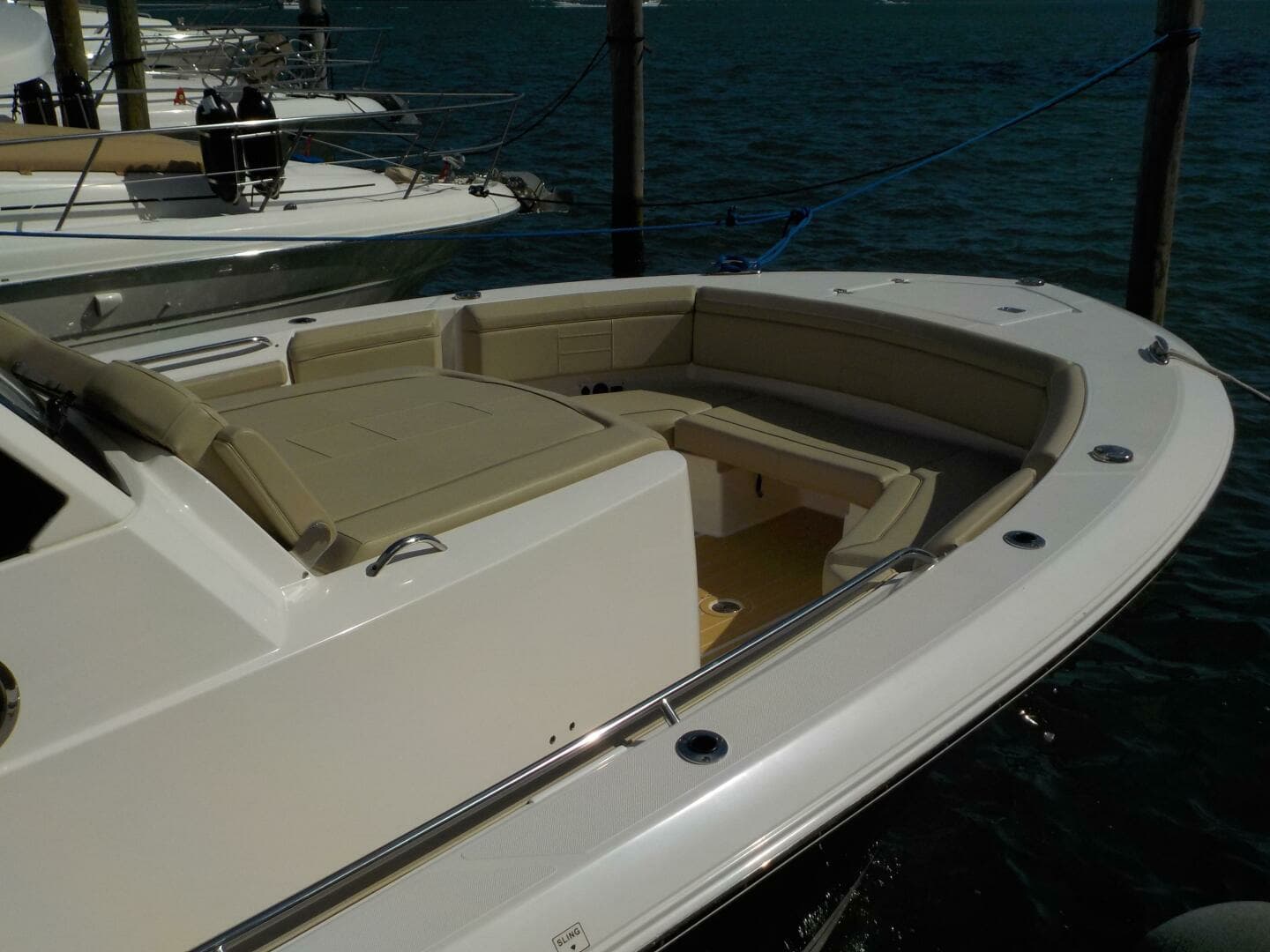 2019 Pursuit S 368 - Image 6