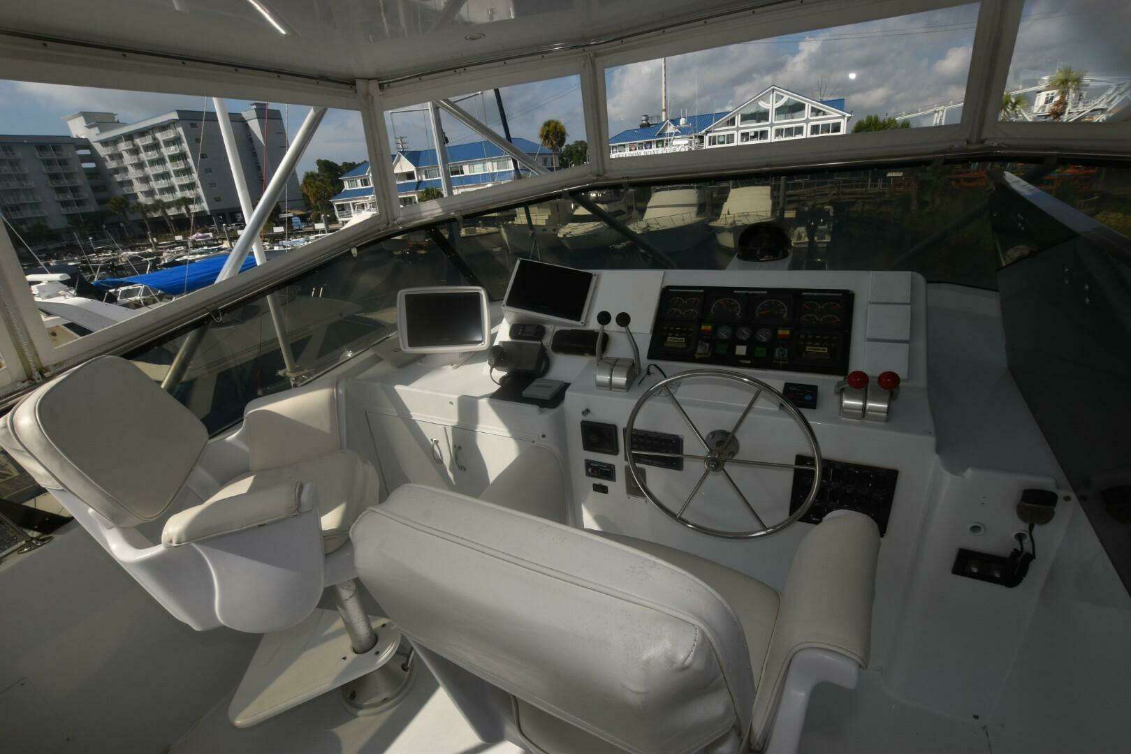 1998 Hatteras 74 Sportdeck - Image 5