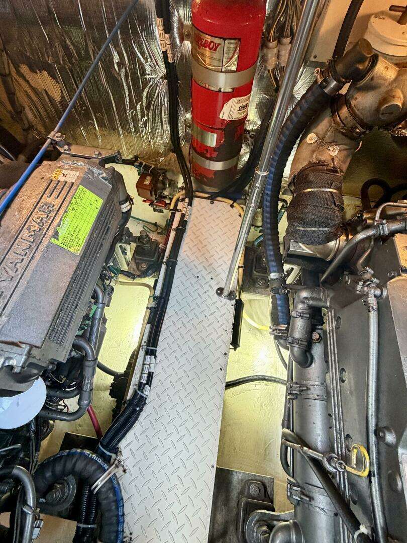 2007 Cruisers Yachts 370 Express - Image 31