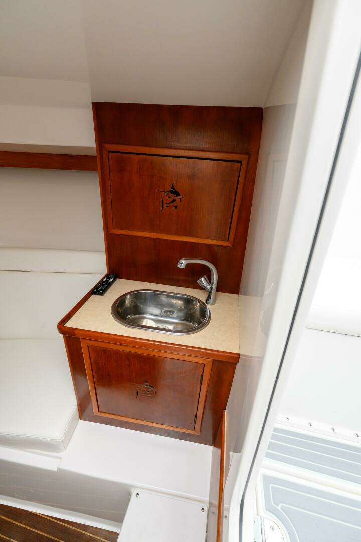 2008 Venture 39 Cuddy - Image 28