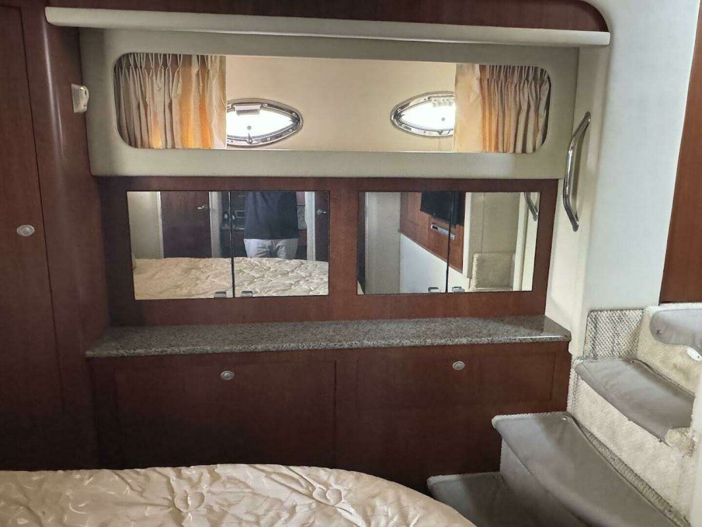 2006 Sea Ray 40 Motoryacht - Image 40