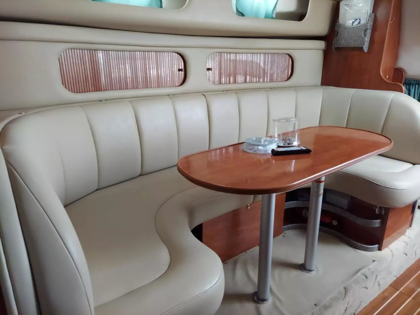 2004 Rinker 342 Fiesta Vee - Image 34