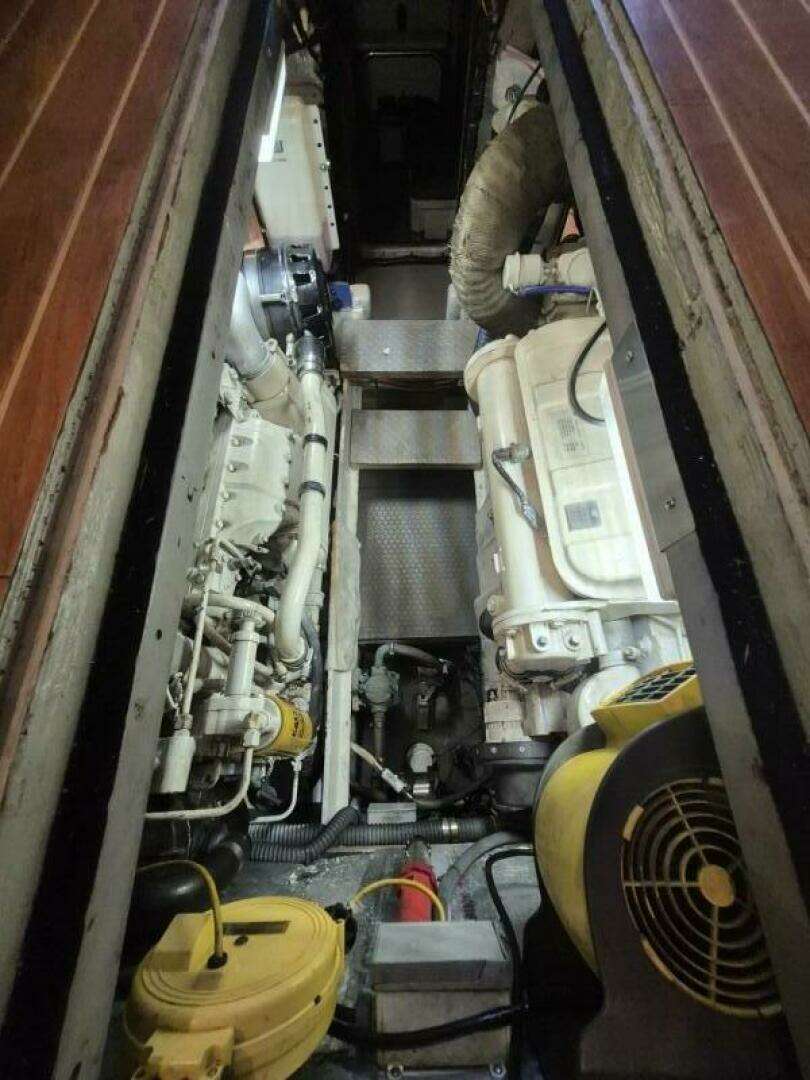 2002 Silverton 38 Convertible - Image 44