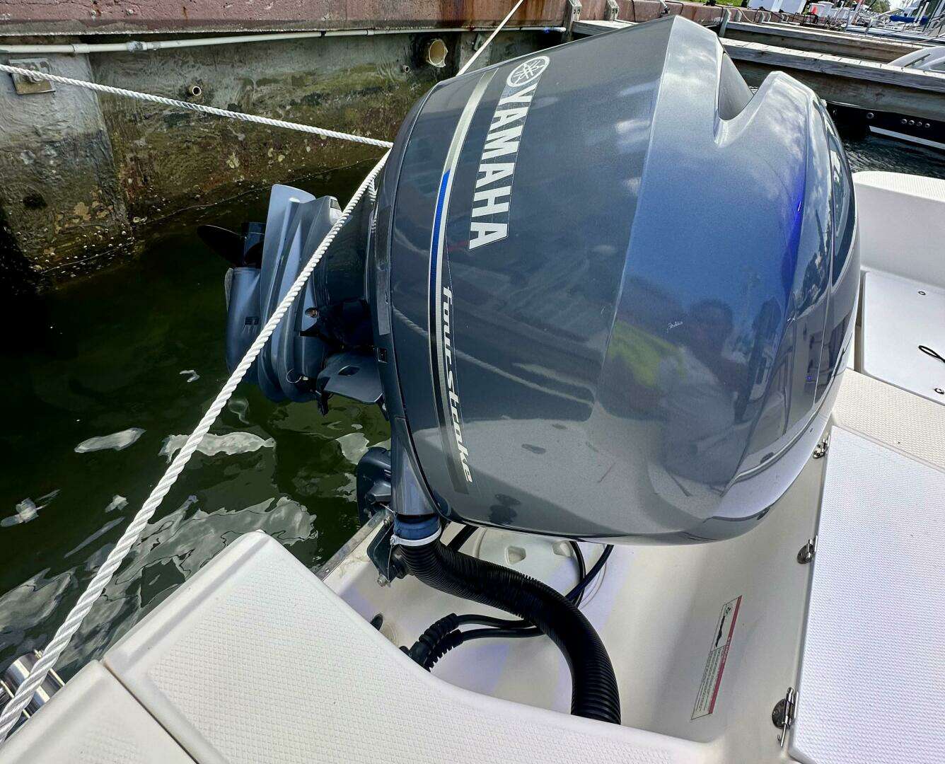 2015 Robalo R200 - Image 15