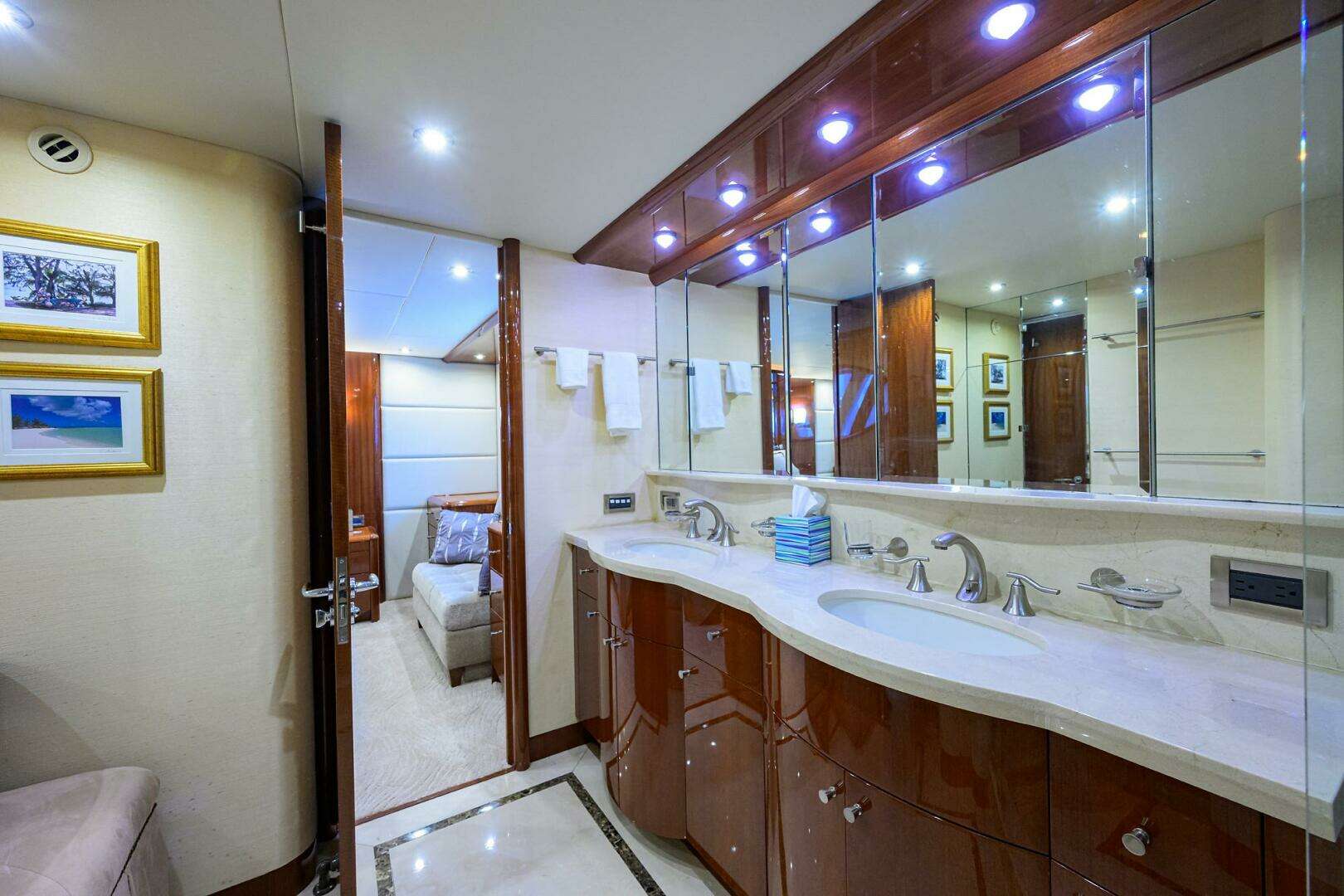 2007 Lazzara Yachts 80 Enclosed - Image 19