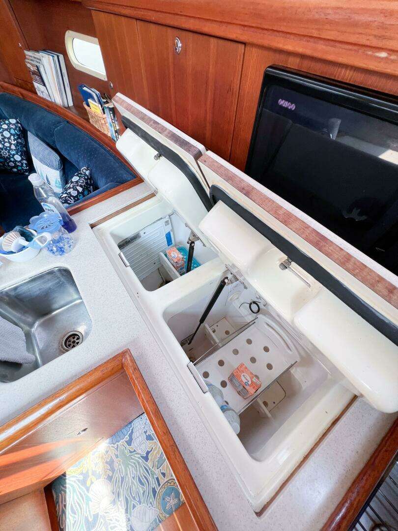 2002 Hunter 356 - Image 24