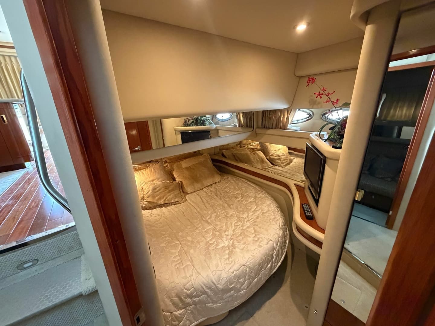 2002 Sea Ray 480 Sedan Bridge - Image 27