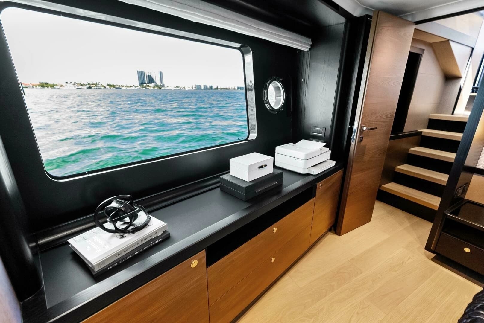 2025 Absolute 75 Navetta - Image 18