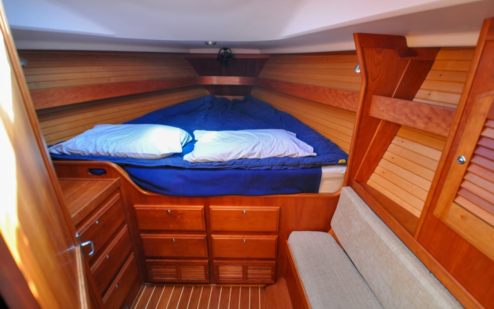 2004 Sabre 426 - Image 65